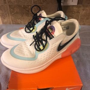 Women’s Nike Tennis Shoes